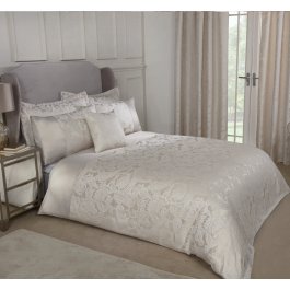 Duchess – Embellished Jacquard Bedding Set in Cream